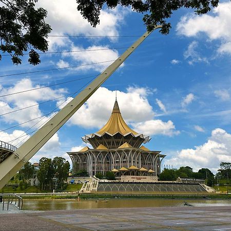 Sheraton Kuching Hotel Exterior foto